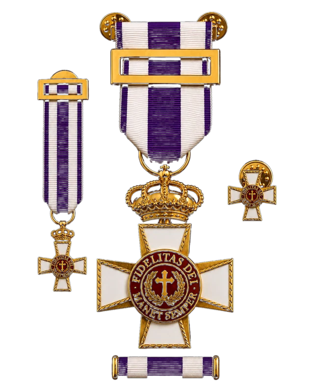 Cruz de Honor Cruz Fidelitas: cruz blanca y dorada rematada por una corona, con el lema «Fidelitas Dei manet semper», suspendida de una cinta morada y blanca